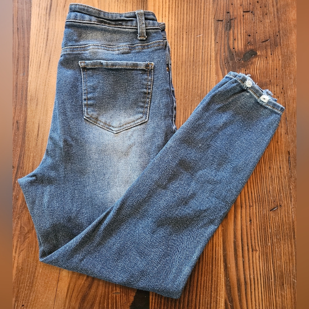 No Boundaries High Rise Skinny Women's size 11 Distressed Dark Wash Blue Jeans